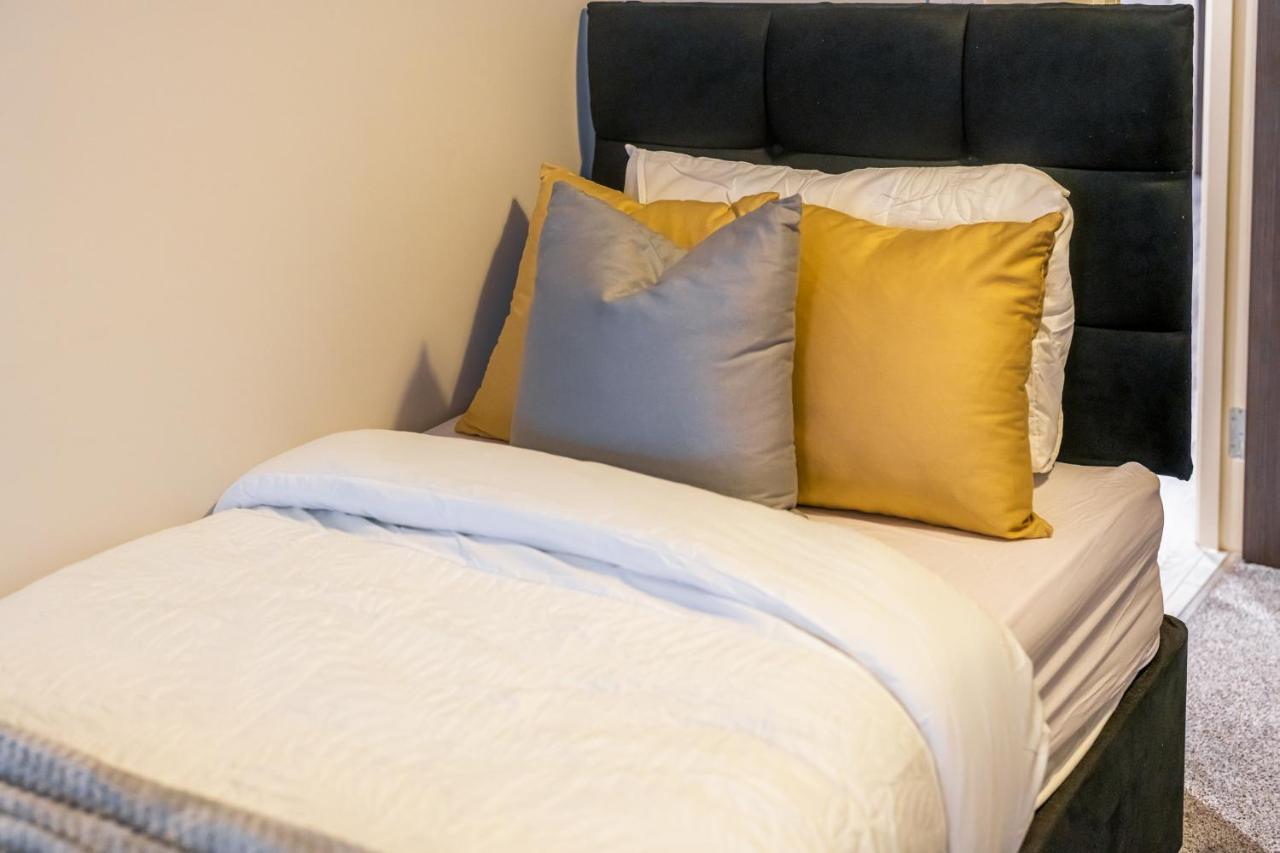 Lovely 4-Sleeper Apartment In Central Slough With Free Parking Ngoại thất bức ảnh