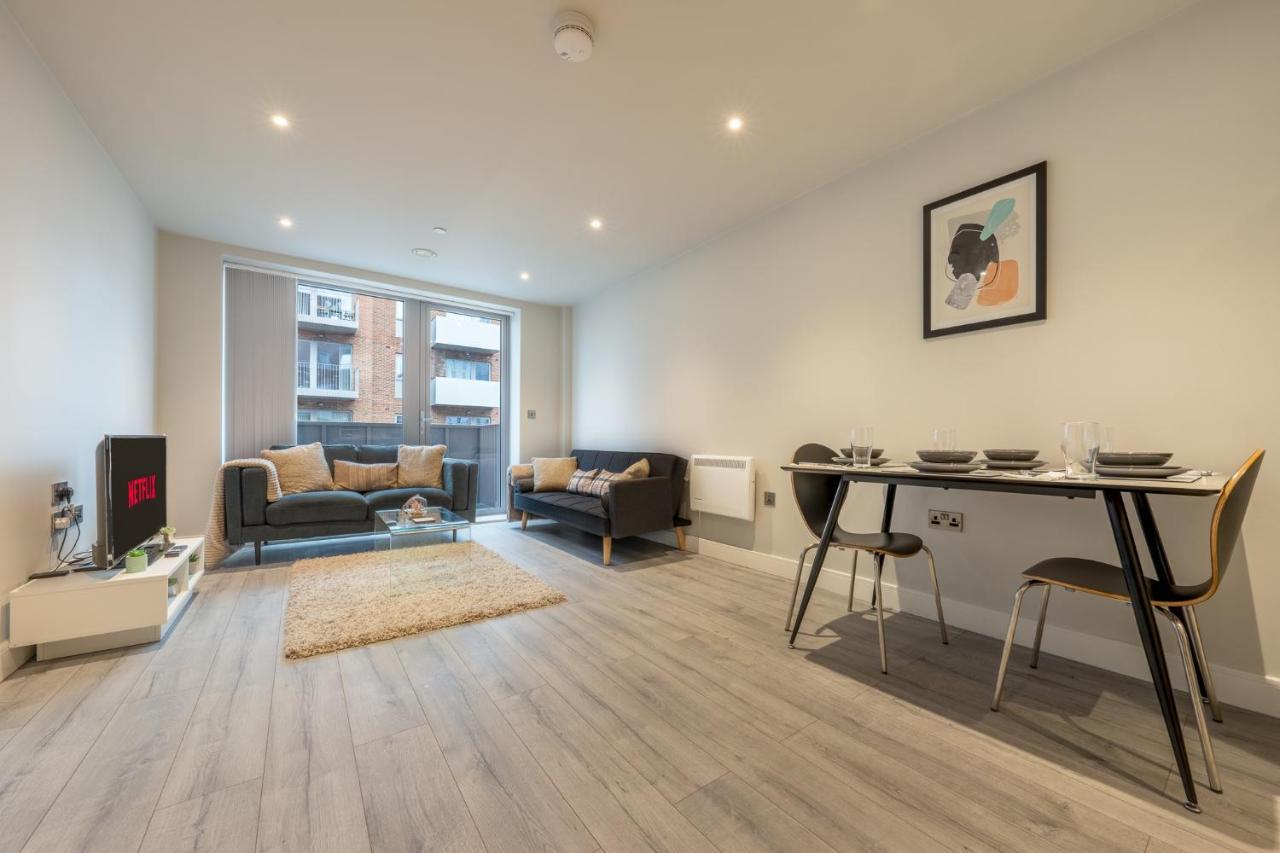 Lovely 4-Sleeper Apartment In Central Slough With Free Parking Ngoại thất bức ảnh