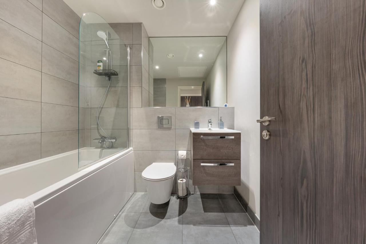 Lovely 4-Sleeper Apartment In Central Slough With Free Parking Ngoại thất bức ảnh