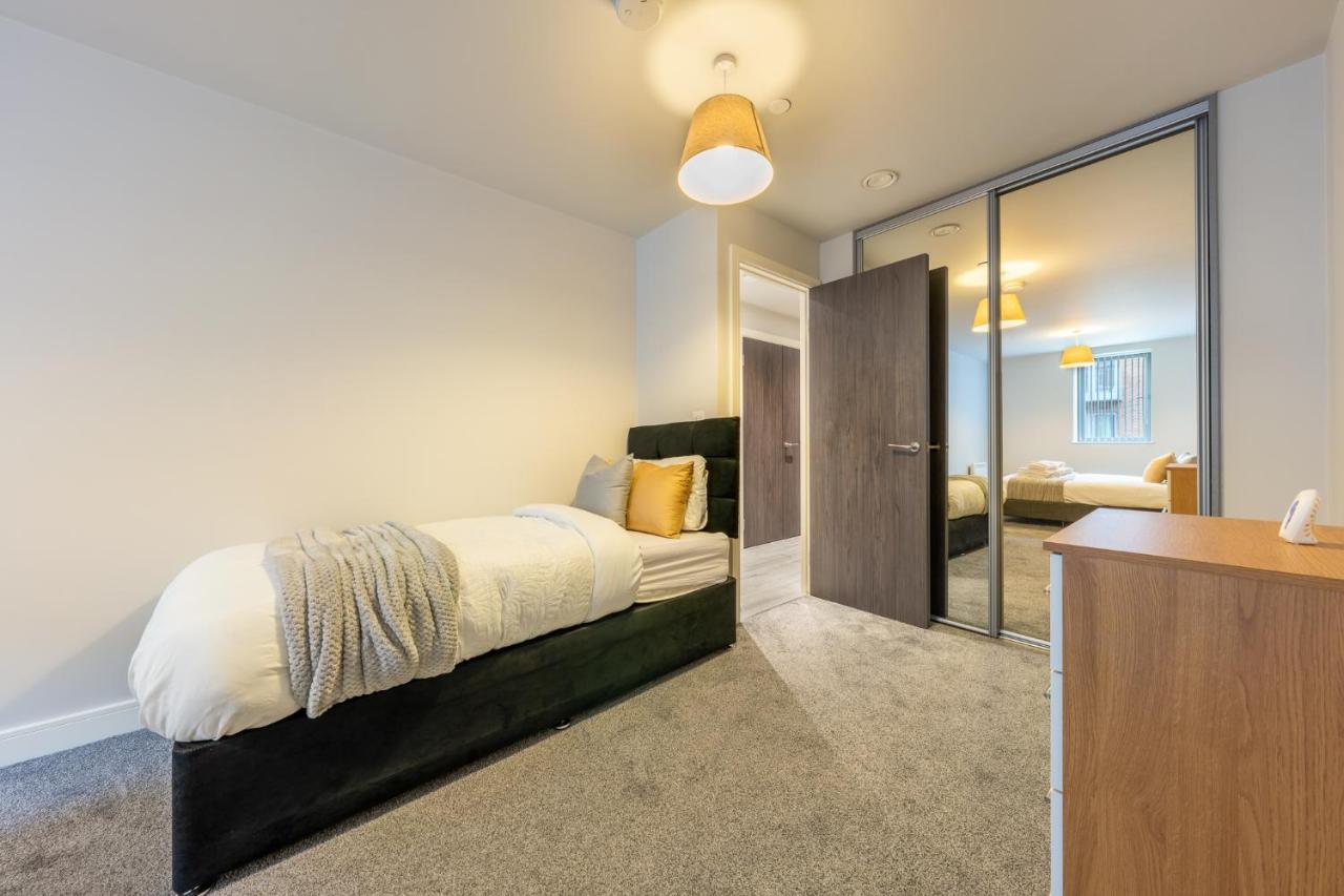 Lovely 4-Sleeper Apartment In Central Slough With Free Parking Ngoại thất bức ảnh