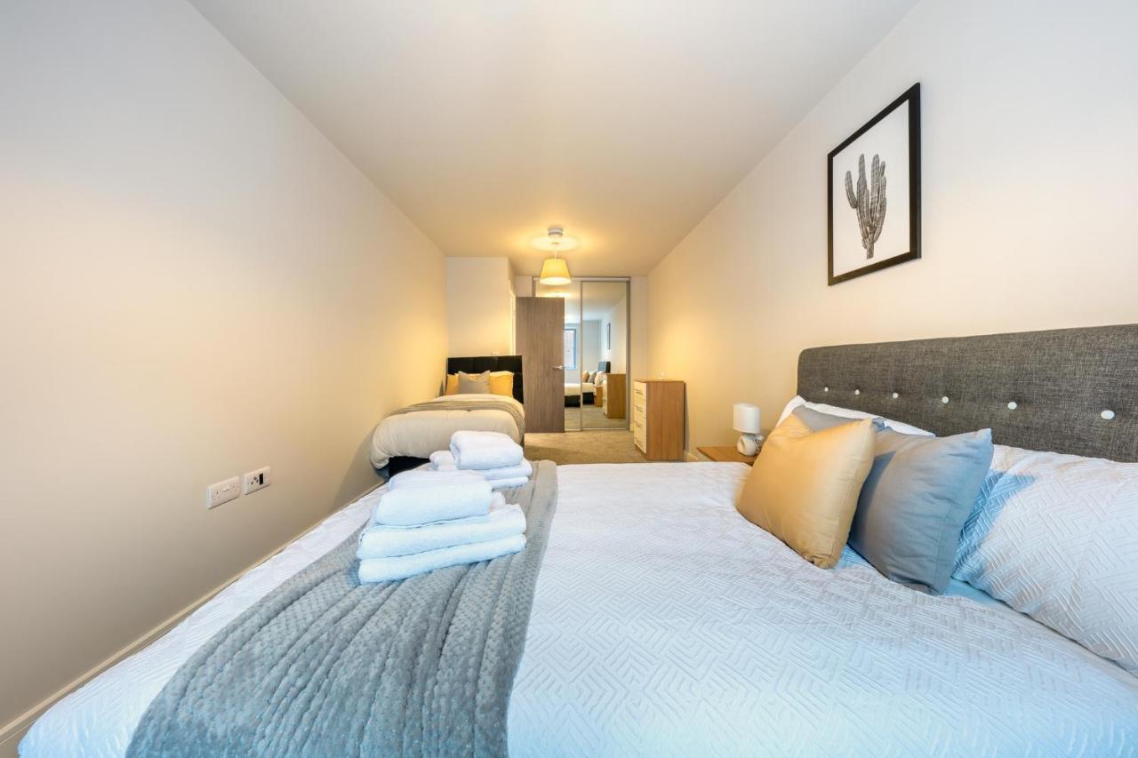 Lovely 4-Sleeper Apartment In Central Slough With Free Parking Ngoại thất bức ảnh