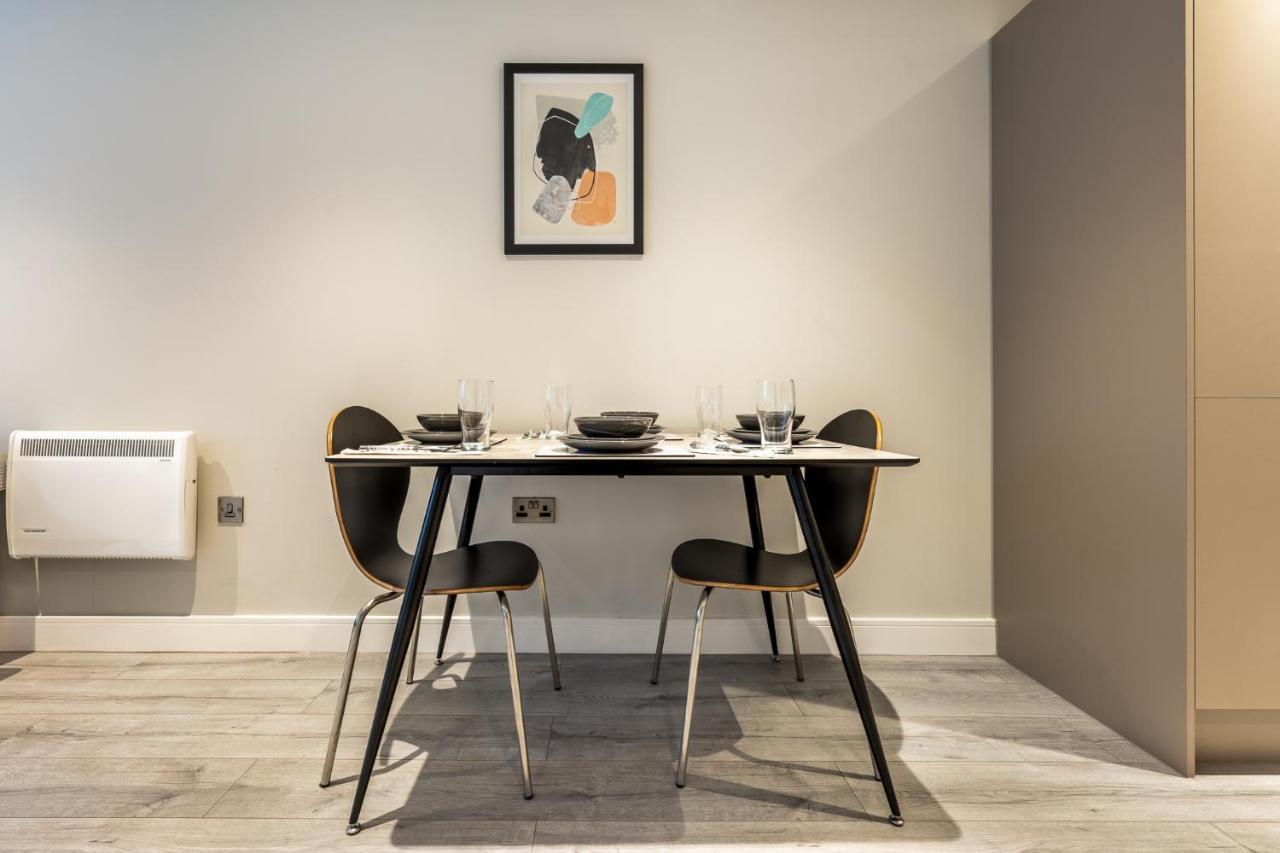 Lovely 4-Sleeper Apartment In Central Slough With Free Parking Ngoại thất bức ảnh