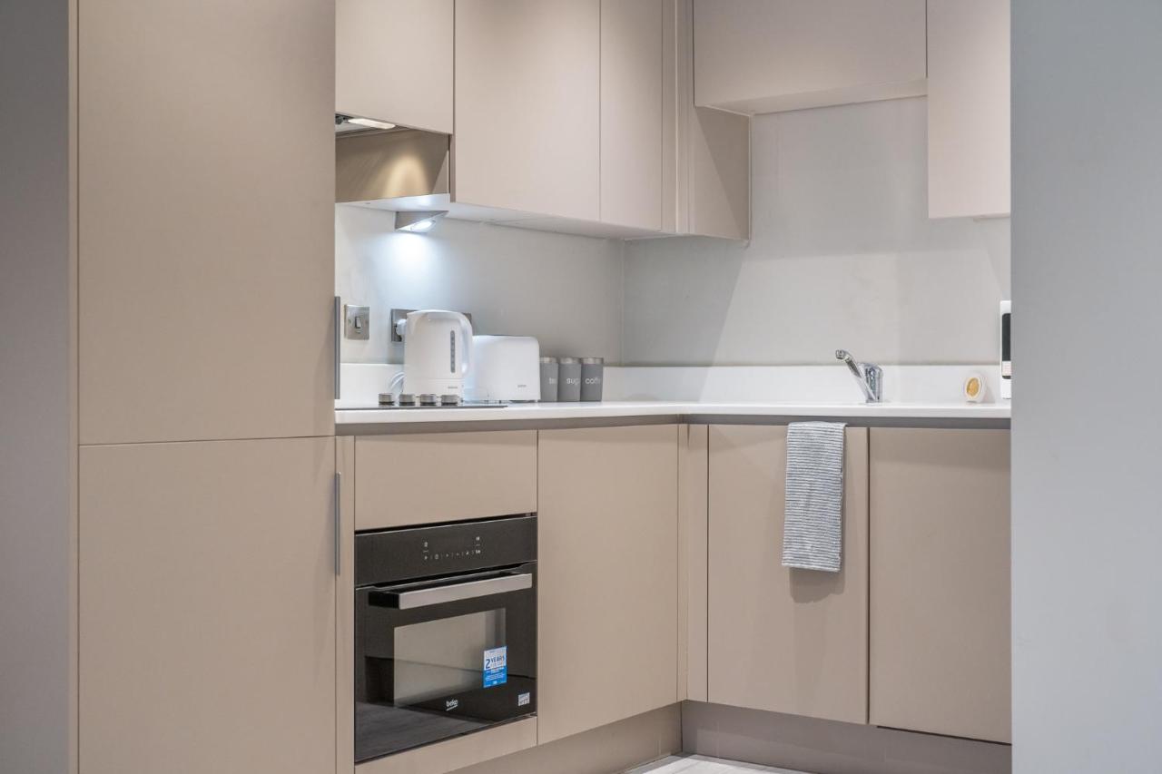 Lovely 4-Sleeper Apartment In Central Slough With Free Parking Ngoại thất bức ảnh