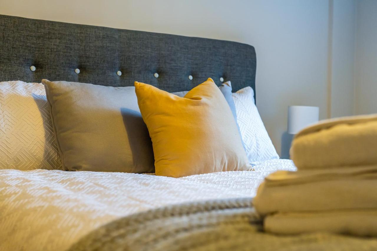 Lovely 4-Sleeper Apartment In Central Slough With Free Parking Ngoại thất bức ảnh