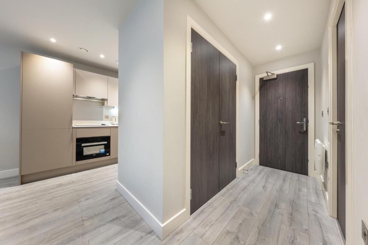 Lovely 4-Sleeper Apartment In Central Slough With Free Parking Ngoại thất bức ảnh
